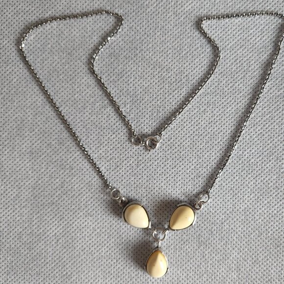 925 SILVER NECKLACE WITH EGG YOLK/WHITE BALTIC AMBER STONES. - Picture 3 of 8